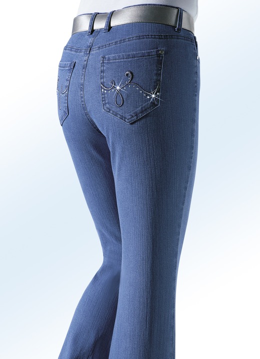 Hosen mit Knopf- und Reißverschluss - Jeans verziert mit funkelnden Strasssteinen Hosen mit Knopf- und Reißverschluss - Jeans verziert mit funkelnden Strasssteinen, in Größe 018 bis 088, in Farbe JEANSBLAU