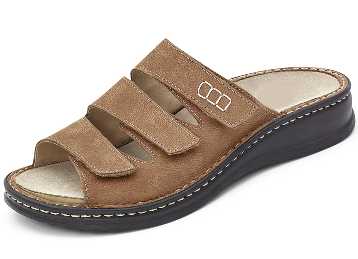 Sandalen & Pantoletten - Mubb, bequeme Herren-Pantoletten, Weite H, mit herausnehmbarem Fußbett, in Größe 040 bis 046, in Farbe COGNAC Ansicht 1