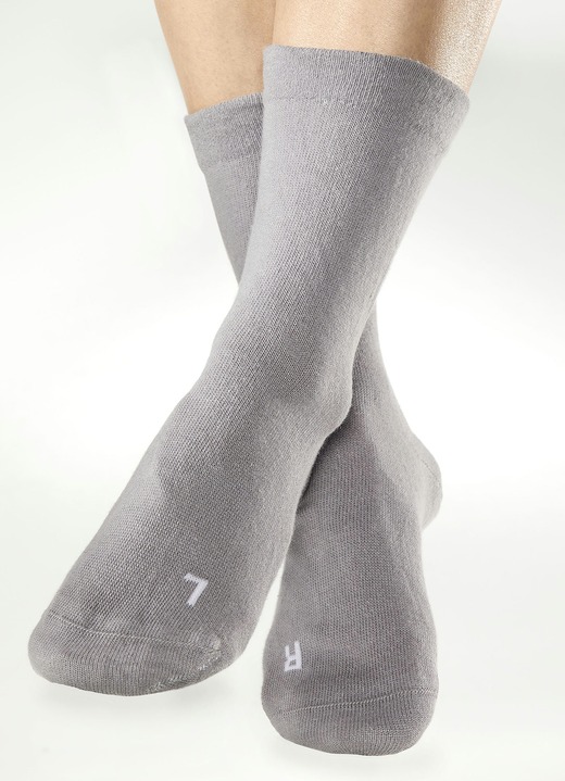 Strümpfe & Strumpfhosen - Dreierpack Bequemsocken, in Größe Schuhgröße 35–37 bis Schuhgröße 44–46, in Farbe GRAU, in Ausführung Weit: Fesselumfang von 23–27 cm Ansicht 1