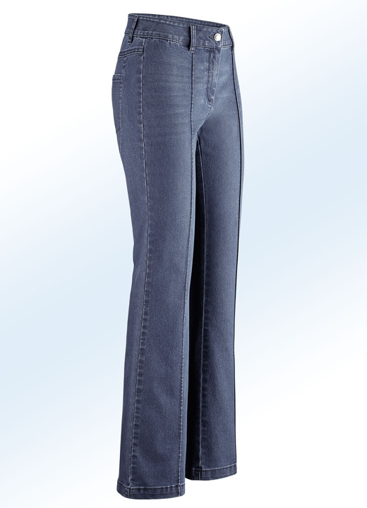 - Jeans in angesagter Boot Cut-Form, in Größe 017 bis 050, in Farbe JEANSBLAU Ansicht 1