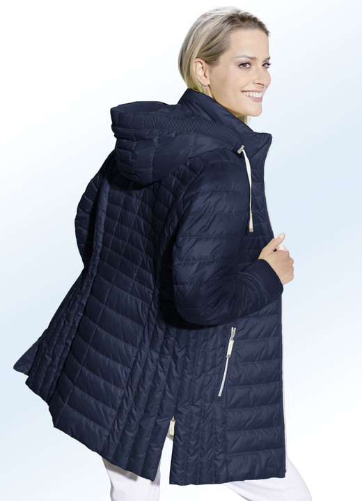 Jacken & Mäntel - Jacke mit gesmoktem Rand an der abnehmbaren Kapuze Jacken & Mäntel - Jacke mit gesmoktem Rand an der abnehmbaren Kapuze, in Größe 036 bis 054, in Farbe NAVY