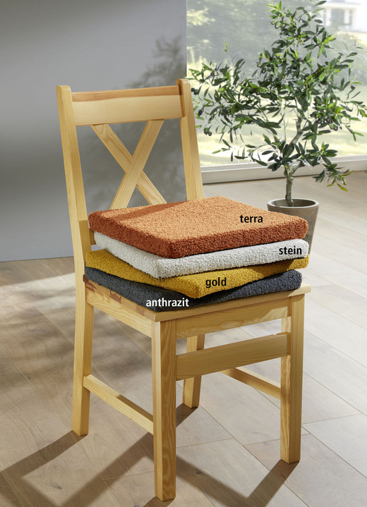 - Flauschig und wärmend: Rutschfeste Wohnaccessoires, in Größe 101 (Sesselschoner, 50x140 cm) bis 915 (Stuhlkissen 40x40x3 cm), in Farbe TERRA