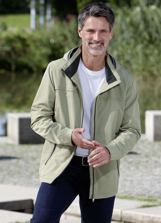 Kurzjacken & Blousons - Funktionskurzjacke mit abtrennbarer Kapuze Kurzjacken & Blousons - Funktionskurzjacke mit abtrennbarer Kapuze, in Größe 025 bis 060, in Farbe HELLOLIV