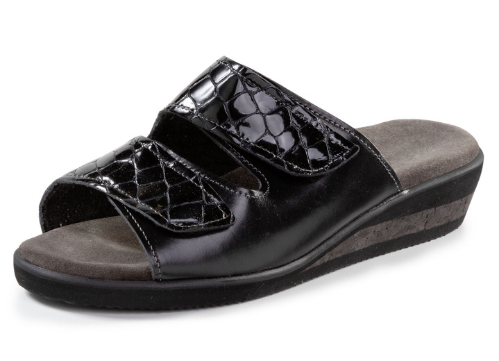 Sandaletten & Pantoletten - Pantolette aus Nappaleder und krokogeprägtem Lackleder, in Größe 036 bis 042, in Farbe SCHWARZ Ansicht 1