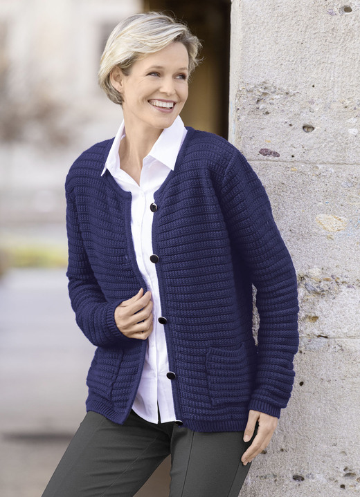 Strickjacken - Strickjacke mit Struktur allover Strickjacken - Strickjacke mit Struktur allover, in Größe 038 bis 054, in Farbe MARINE