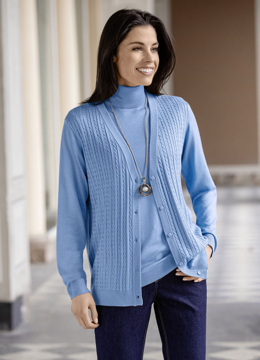 Strickjacken - Strickjacke mit Zöpfchenstruktur Strickjacken - Strickjacke mit Zöpfchenstruktur, in Größe 036 bis 052, in Farbe BLEU