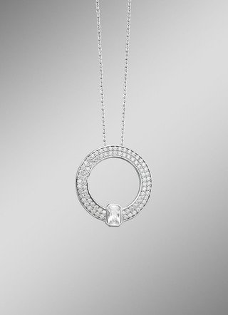 Anhänger mit Kette