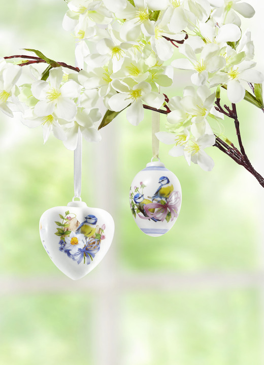 Ostern - Jahres-Hänger 2025 von Hutschenreuther, in Farbe BUNT, in Ausführung Jahres-Herz - Motiv Blaumeise