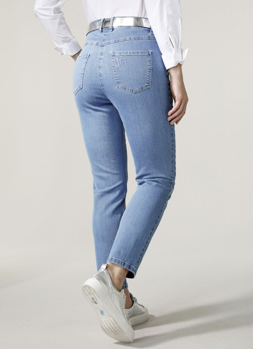 Hosen - Knöchellange Jeans in 5-Pocket-Form, in Größe 019 bis 052, in Farbe HELLBLAU Ansicht 1