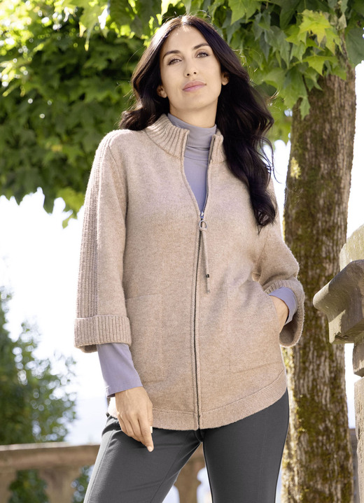 Strickjacken - Flauschig weiche Strickjacke , in Größe 036 bis 052, in Farbe SAND MELIERT Ansicht 1