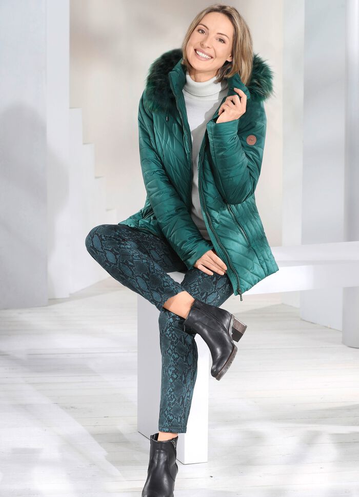 Hose mit angesagter Reptildessinerung 