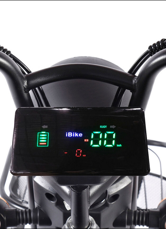 3-Rad Elektromobil im Stil eines Kompaktrollers SILBER