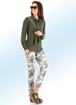 Hose in trendiger Bl&auml;tterdessinierung 