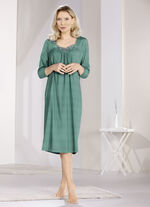 Nachthemd, wadenlang mit floraler Stickereispitze  JADE