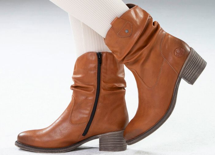 Rieker Western-Stiefelette aus weichem Synthetikmaterial mit Raffung COGNAC