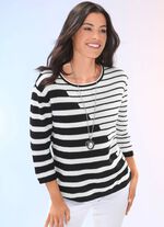 Pullover in grafischem Dessin 