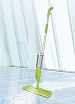 Spr&uuml;hwischer mit Wassertank 