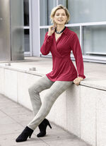 Raffiniertes Shirt mit Polokragen in 2 Farben ROT