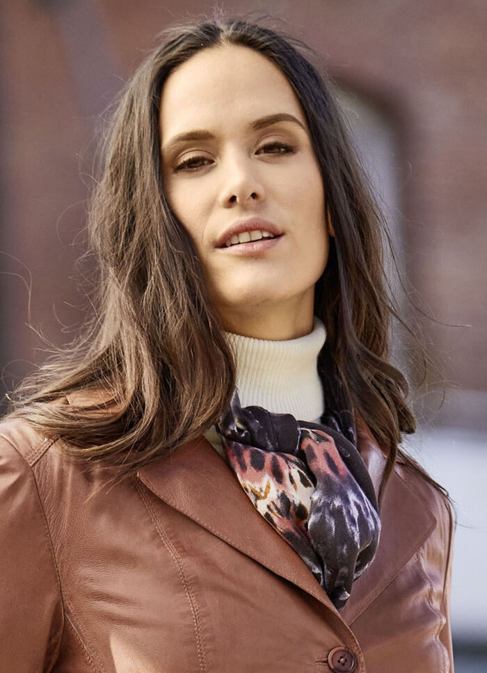 Schal mit Fantasiedessin 