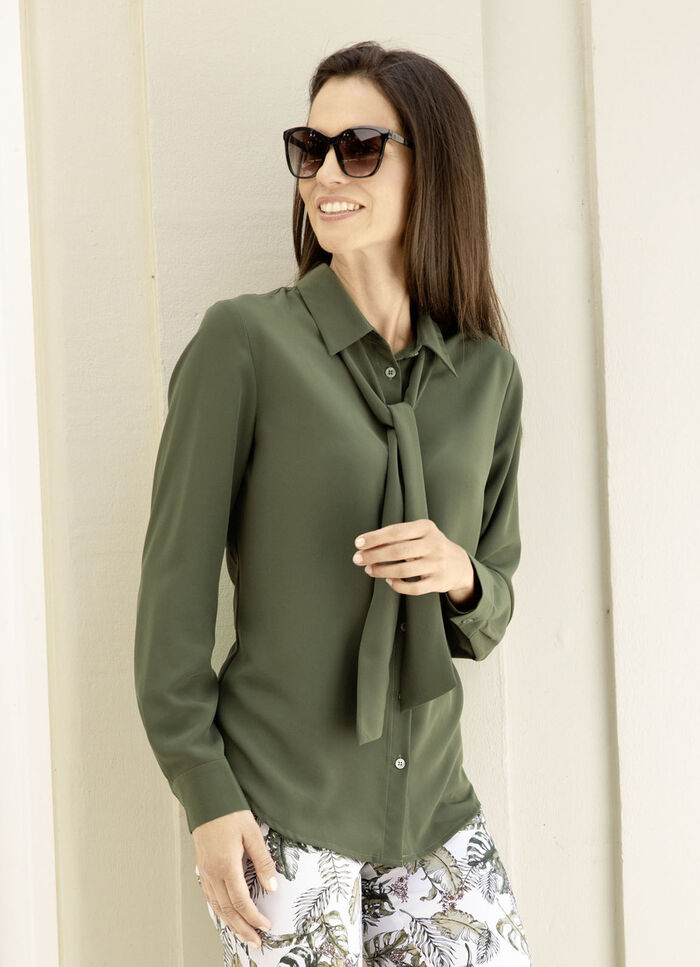 Bluse mit Bindeschluppe 