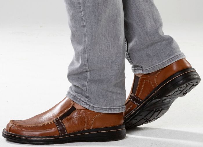 GINO GALANTE, klassische Herren-Slipper, mit herausnehmbarem Fu&szlig;bett COGNAC