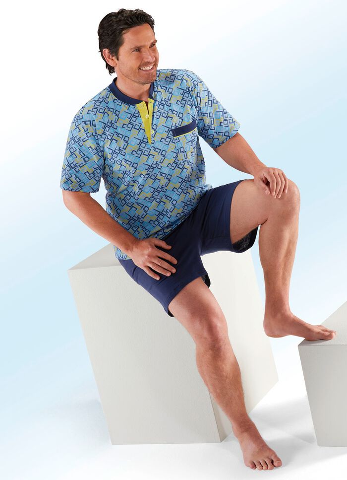 Shorty mit Alloverdessin, Knopfleiste und Brusttasche 