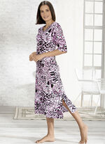 Hauskleid in wadenlanger Schlupfform 