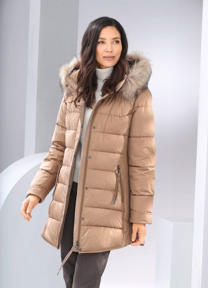 Funktionsjacke mit figurfreundlicher L&auml;ngssteppung seitlich 