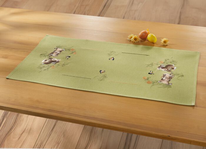 Tisch- und Raumdekoration mit Hasen-Motiven 