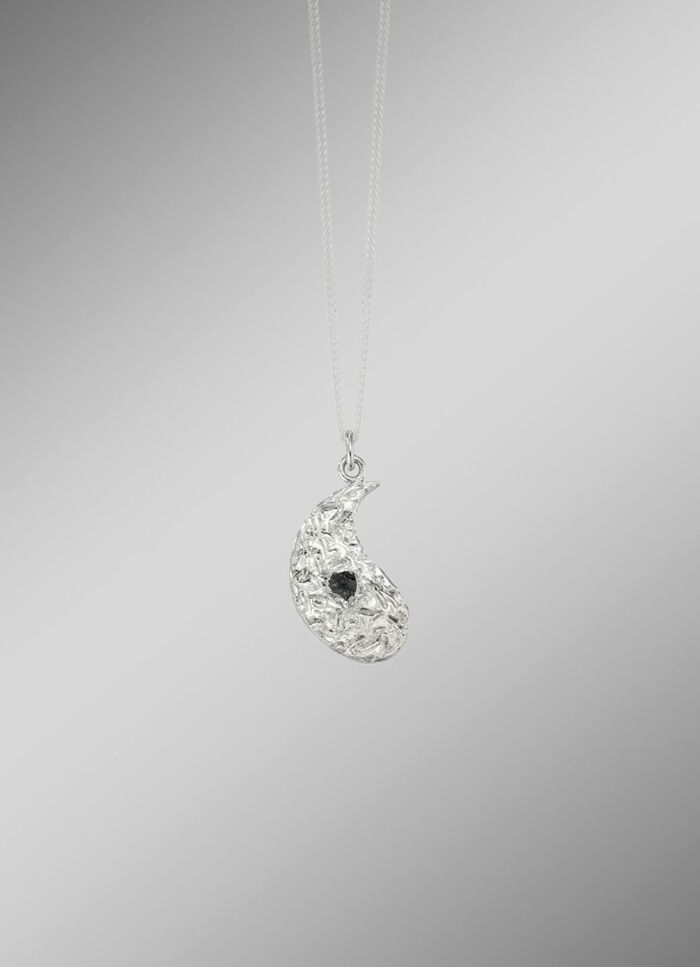 Yang-Anh&auml;nger aus rhodiniertem Silber  