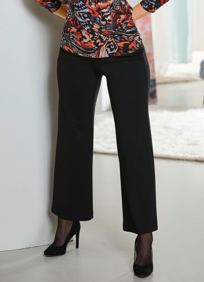 Hose in modischer Weite 