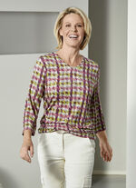 Ansprechendes Shirt mit Pl&auml;ttchenzier im Vorderteil 