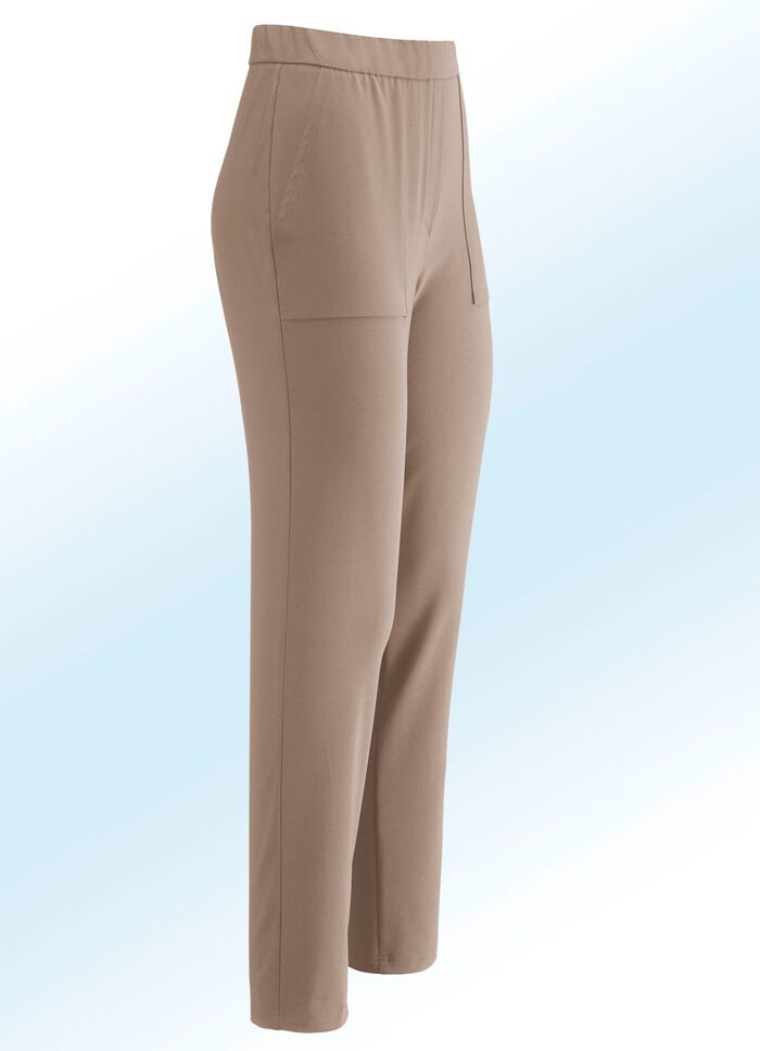 Sportive Hose in aktueller Kn&ouml;chell&auml;nge 