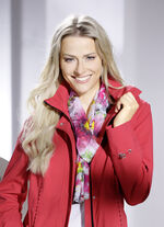 Schal mit Blütenmotiven