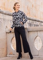 Blusenjacke mit schwarzen Rippenb&uuml;ndchen 