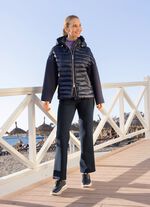 Jacke in trendaktuellem Materialmix 