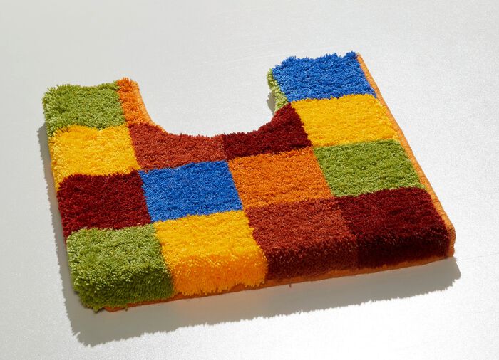 Badgarnitur mit bunten Dessin von Grund 