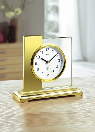 Tischuhr mit gebürstetem Metallgehäuse 