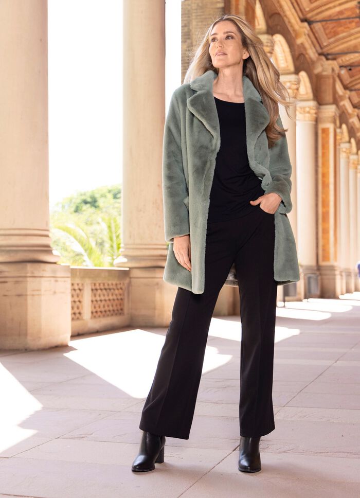 Kurzmantel mit aufgesetzten Taschen 