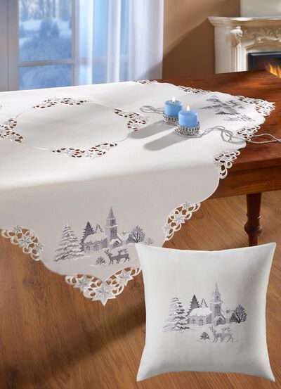 Tischdecke mit romantischem Winterdorf-Dessin 