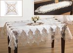Tischdecke oder Kissenbezug mit filigran gearbeiteten Motiven 