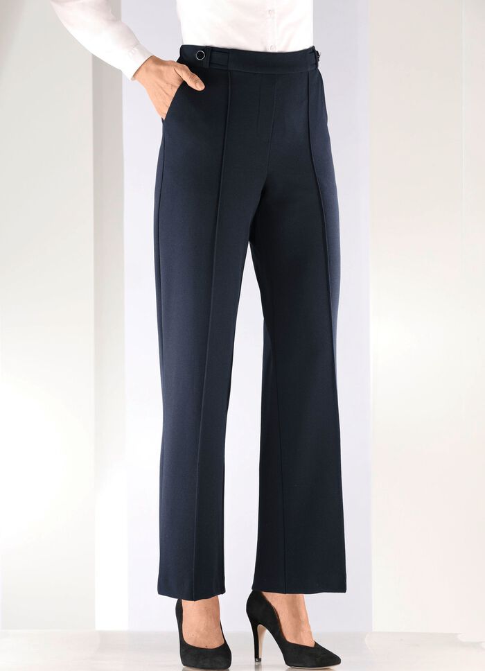 Hose in modischer Weite 