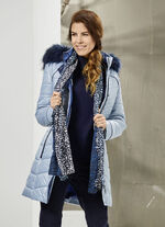 Longjacke mit jeansblauem Zierstepp