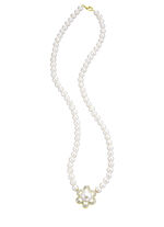 Halskette in Blumendesign 