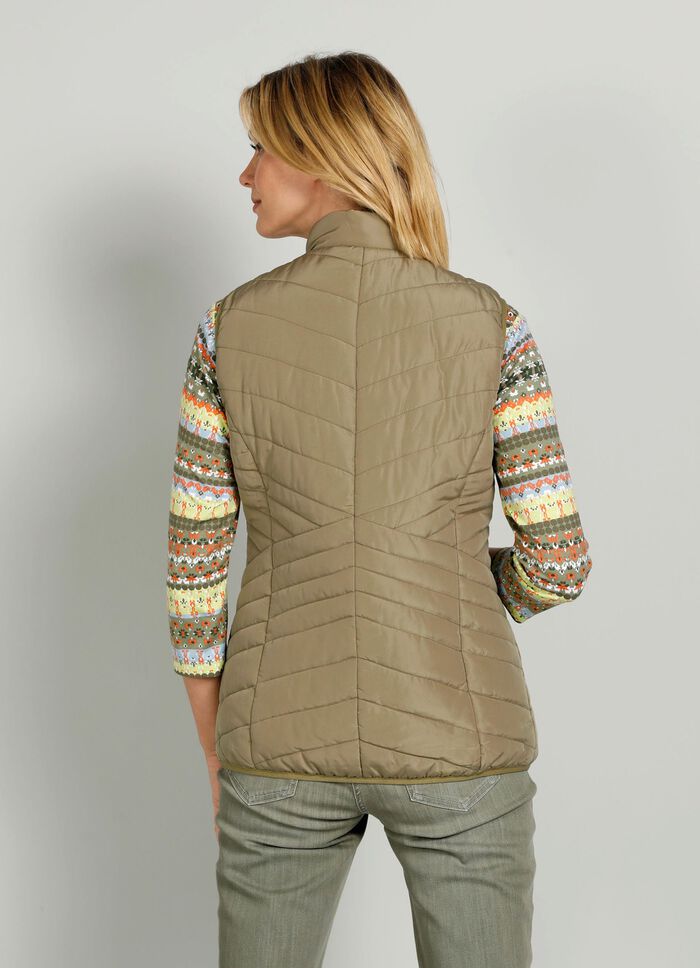 Steppweste mit Kontrastpaspelierung 