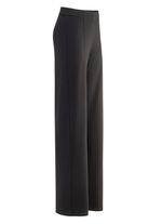 Hose in modischer Weite