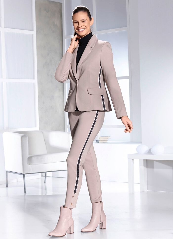 Hosenanzug aus elastischem Feinjersey 