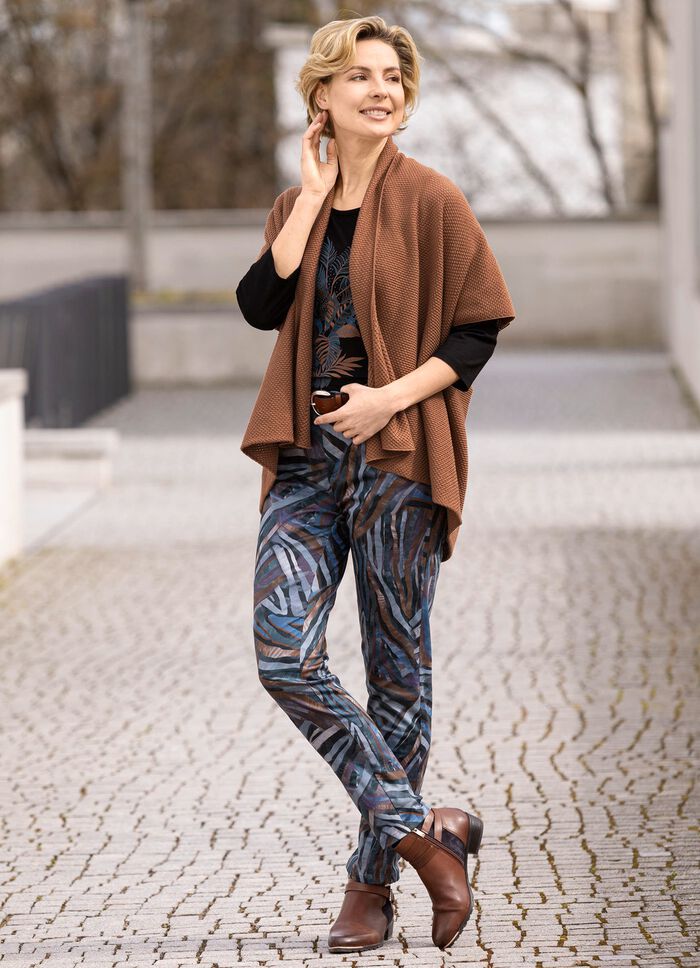 Hose mit r&uuml;ckw&auml;rtigen Dehnbundeins&auml;tzen 