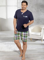 Shorty mit Knopfleiste, aufgesetzter Brusttasche und Karodessin 