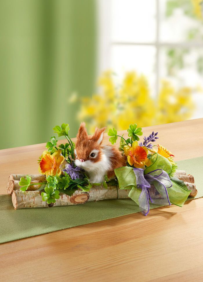 Tischgesteck mit kleinen Birkenst&auml;mmen 